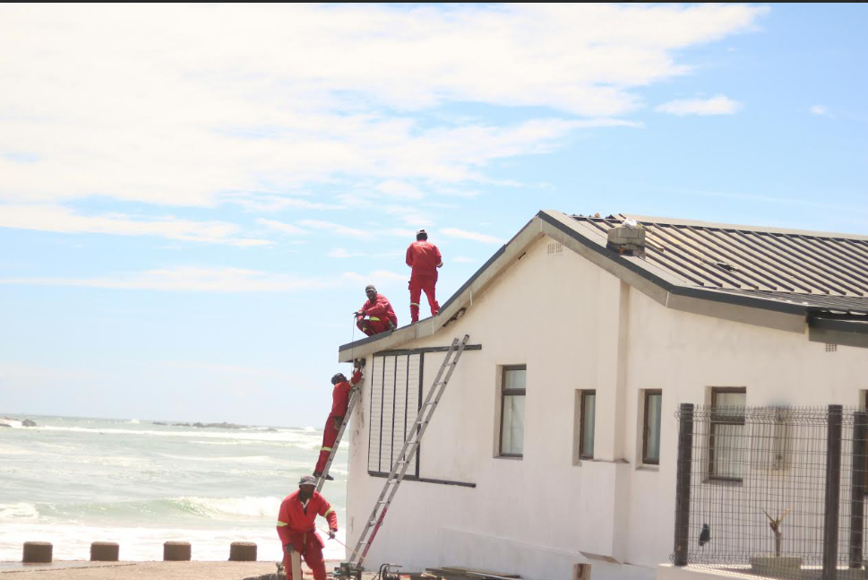 Kapan Waktu Terbaik untuk Perbaikan Atap Rumah?
